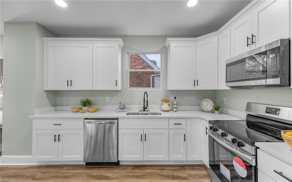 BEAUTIFYL BRAND NEW KITCHEN CABINETS WITH QUARTZ COUNTERTOPS AND STAINLESS STEEL APPLIANCES