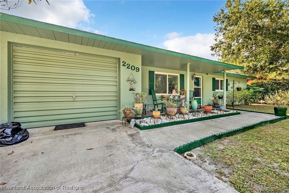 2209 Sunset Dr, Sebring, FL 33870 - photo 1