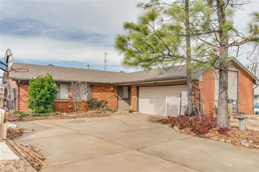 6913 N Grove Ave, Warr Acres, OK 73132 - photo 1