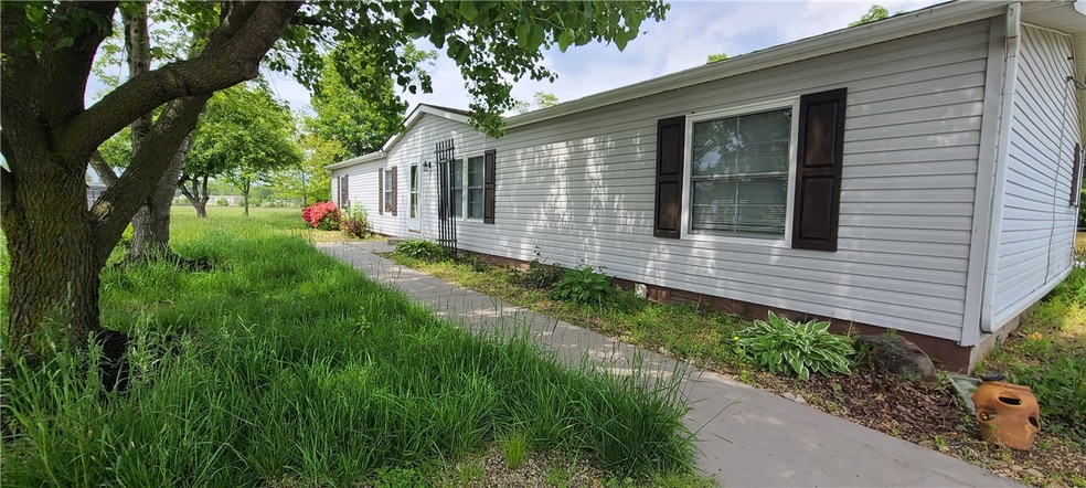 14184 E Libbie Ln, Effingham, IL 62401 - photo 1