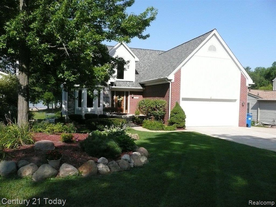 3962 Fieldview Ave, West Bloomfield, MI 48324 - photo 1