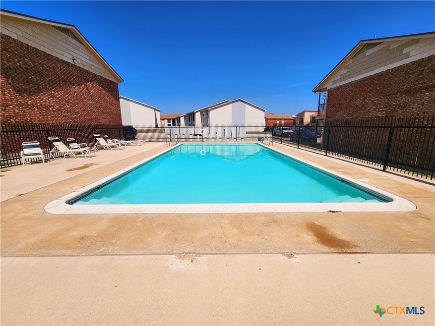 1221 Martin Luther King Junior Dr, Copperas Cove, TX 76522 - photo 1