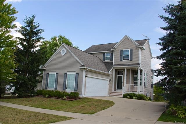 3 Bedroom 2 1/2 Bathroom Colonial w/ Finished Dayl