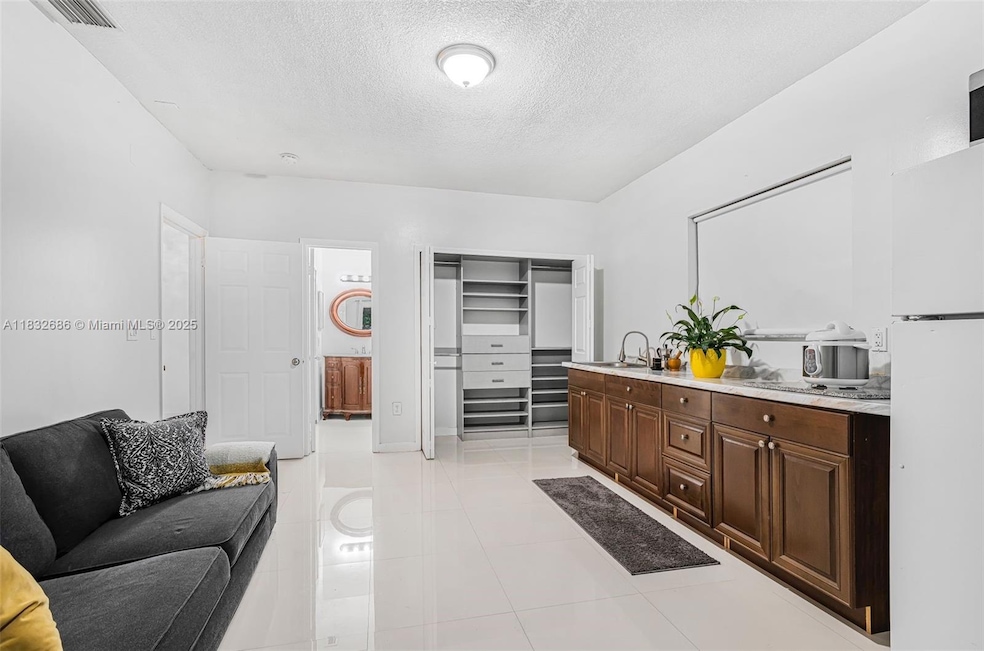 Living/dining/kitchen area