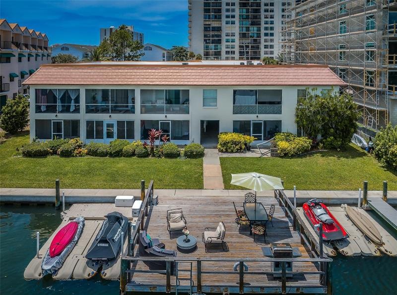 Welcome to 333 Island Way, an amazing waterfront neighborhood!