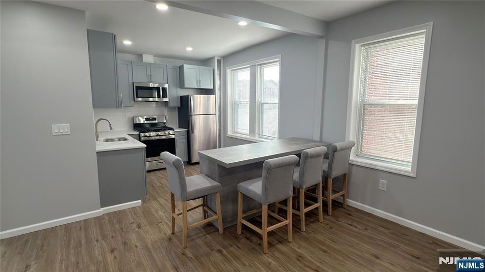 For Sale $275,000 • Co-Listing Agent