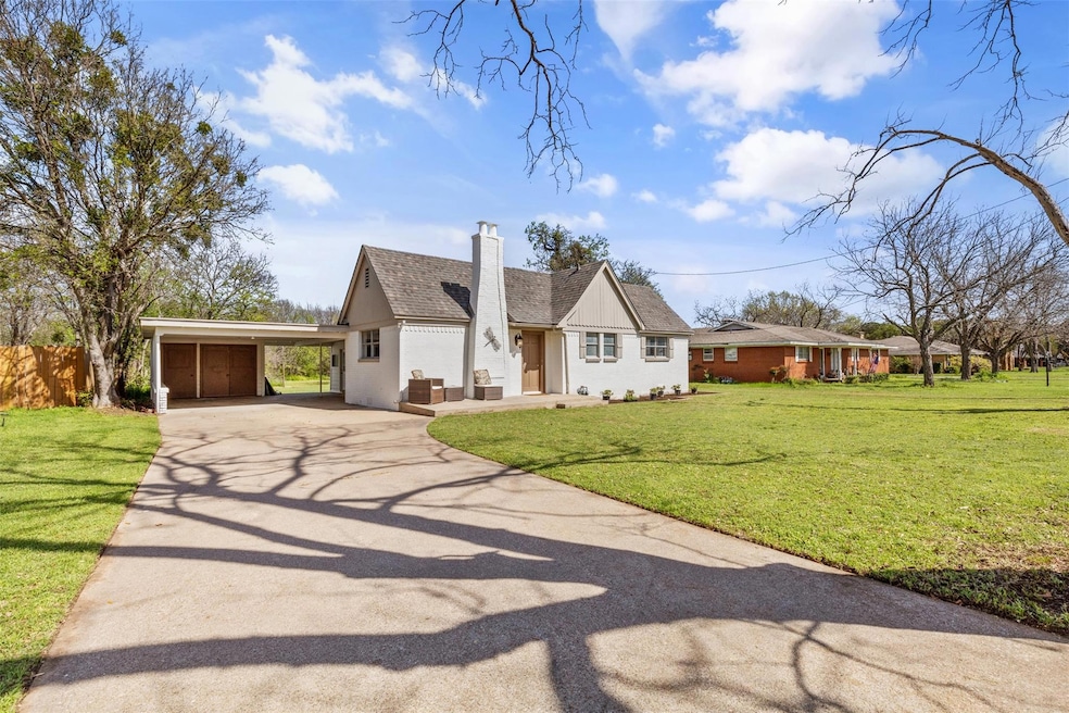 208 Mcanear St, Cleburne, TX 76033 - photo 1