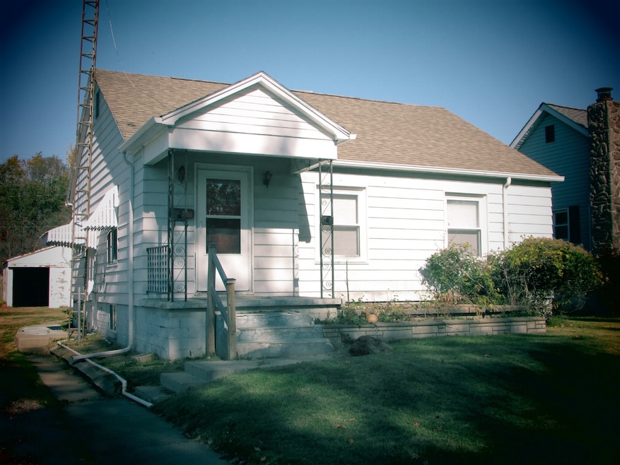 800 Elm St, Carmi, IL 62821 - photo 1