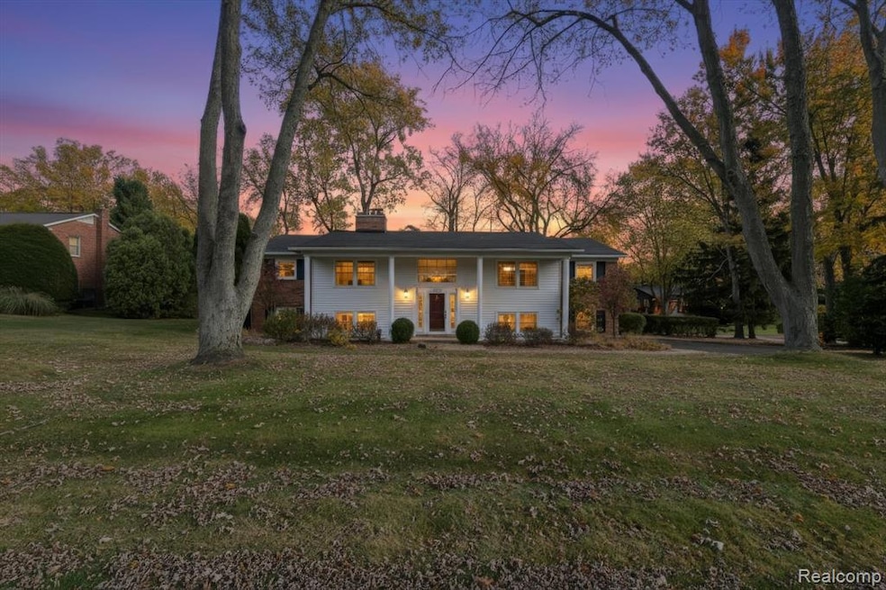 2755 Hunters Hill Rd, Bloomfield Hills, MI 48304 - photo 1