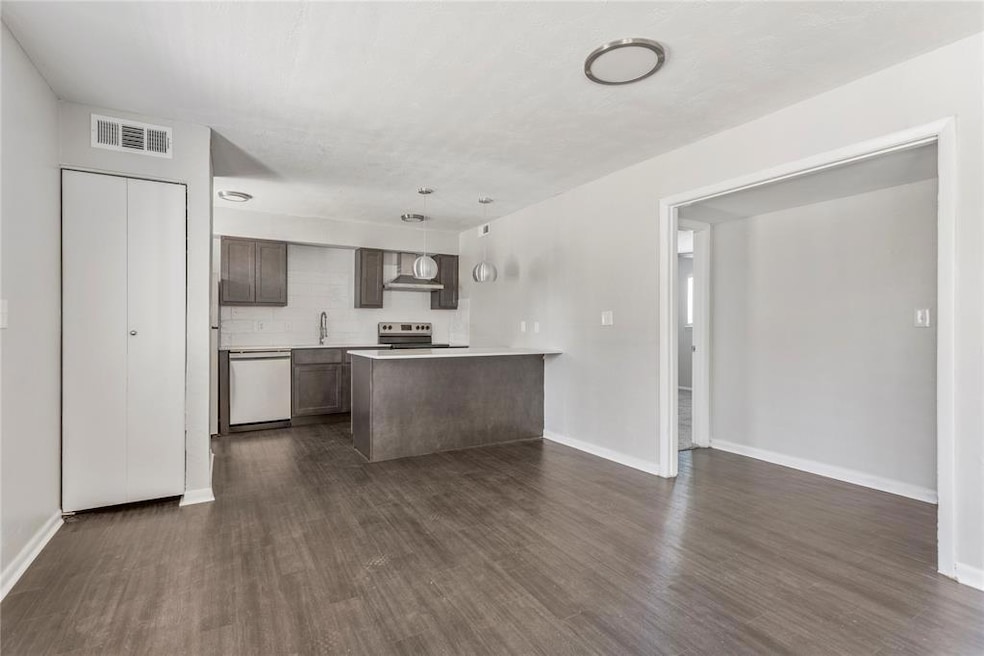 2810 Dorchester Dr unit 23, Oklahoma City, OK 73120 - photo 1