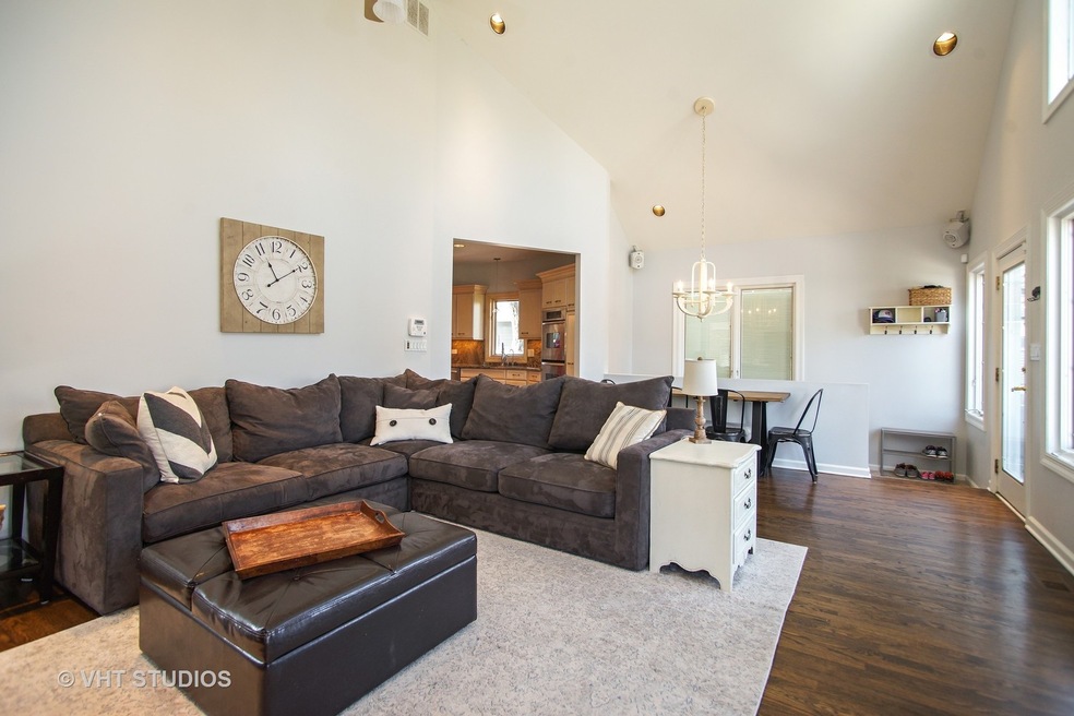 135 E Grantley Ave, Elmhurst, IL 60126 - photo 1