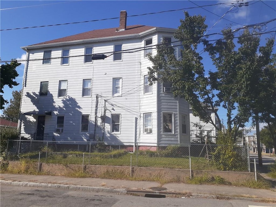 202 Kenyon Ave, Pawtucket, RI 02861 - photo 1