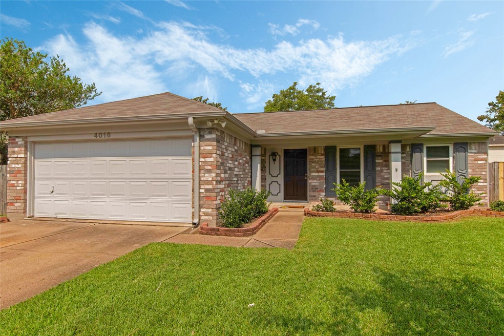 4016 Spring Brook Ct, Pearland, TX 77584 - photo 1
