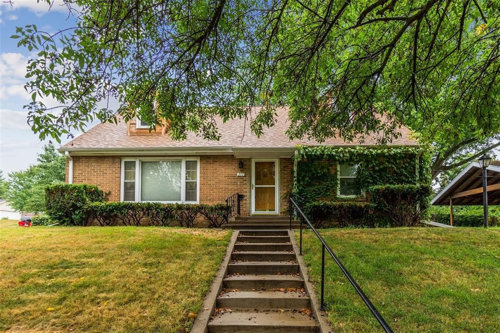 277 21st Ave SW, Cedar Rapids, IA 52404 - photo 1