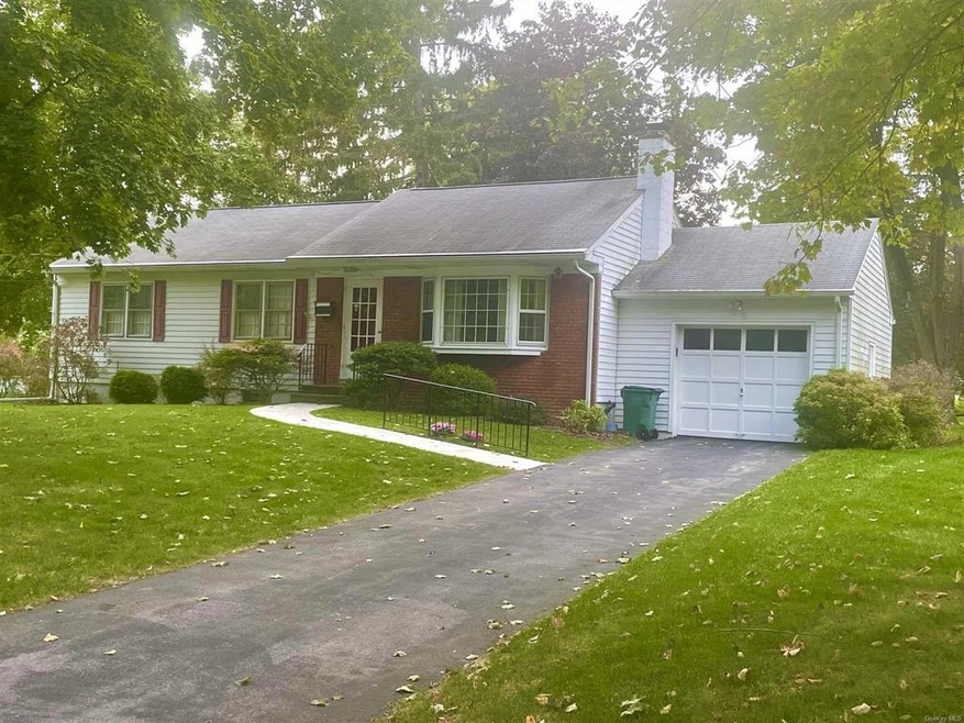 4 Shamrock Cir, Poughkeepsie, NY 12603 - photo 1