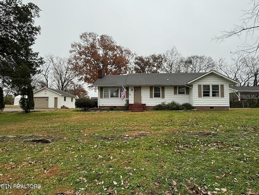 404 Douglas Ln, Clinton, TN 37716 - photo 1