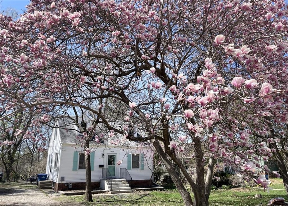 1304 48th St, Des Moines, IA 50311 - photo 1