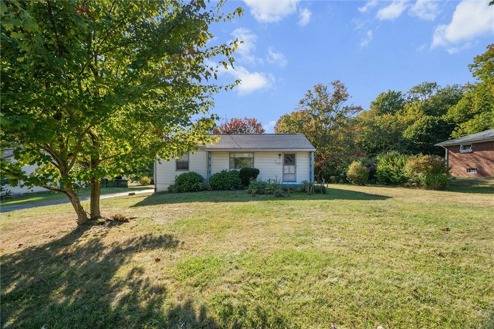 306 Lunn Blvd, Farrell, PA 16121 - photo 1