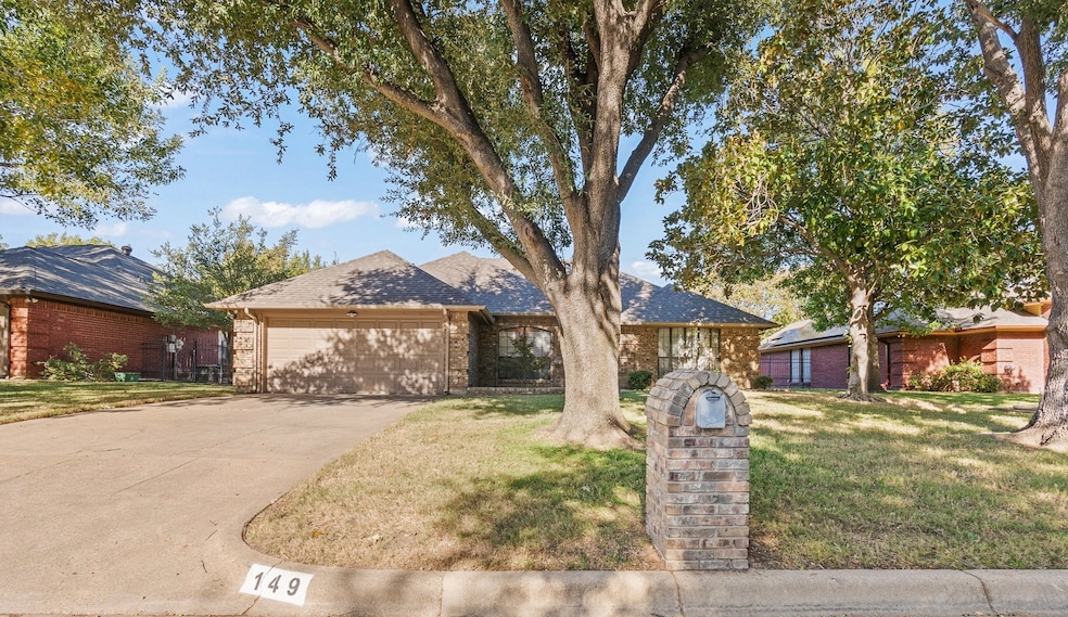 149 Sandlewood Ln, Burleson, TX 76028 - photo 1