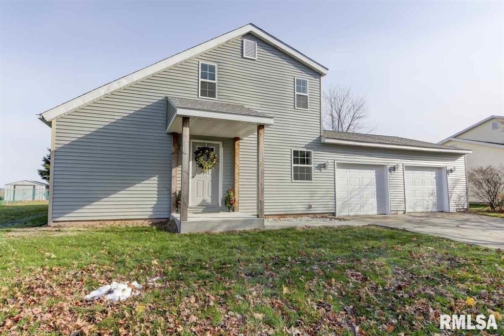 129 Crestwood Dr, Lincoln, IL 62656 - photo 1