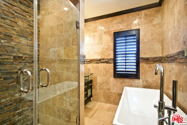 2202 Buckingham Rd, Los Angeles, CA 90016 - photo 1