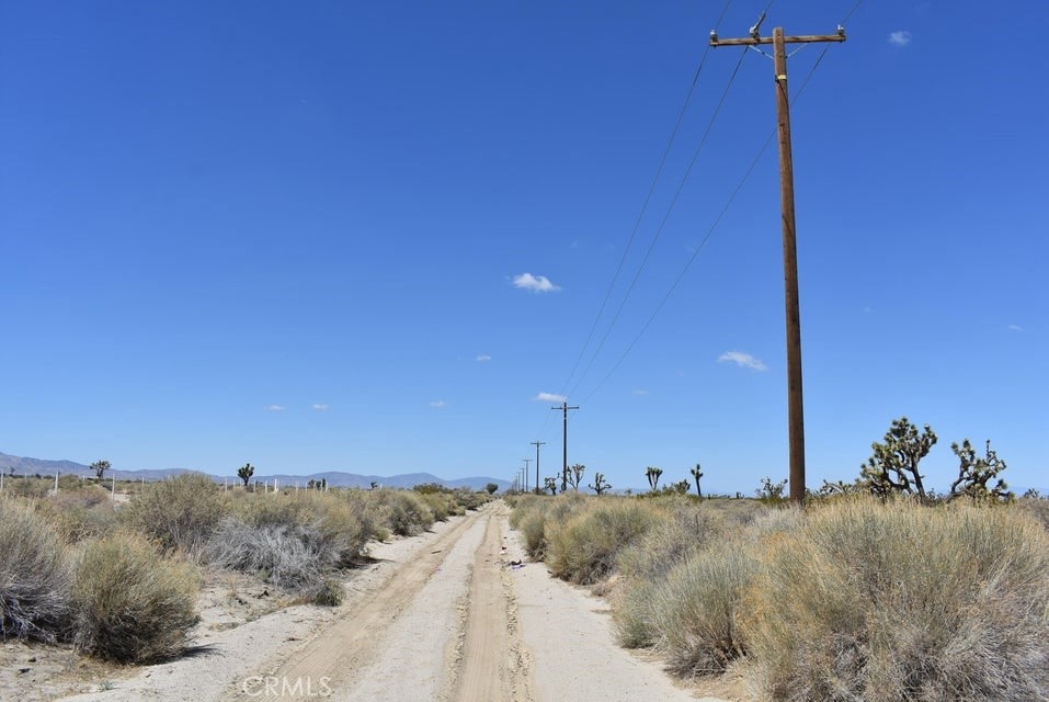 14500 E Avenue R, Juniper Hills, CA 93543 - photo 1