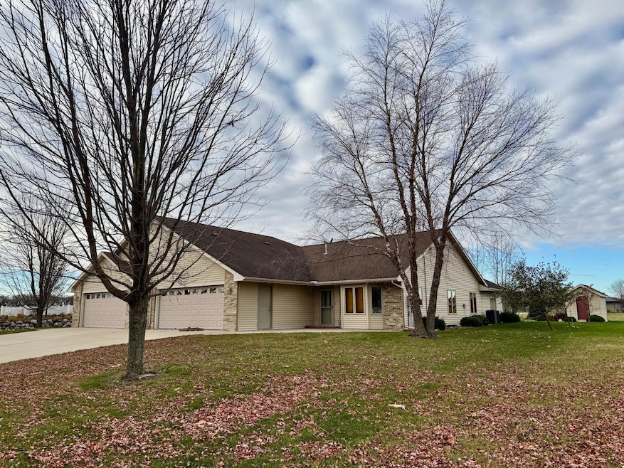 701 Simplicity Dr unit B, Ellendale, MN 56026 - photo 1