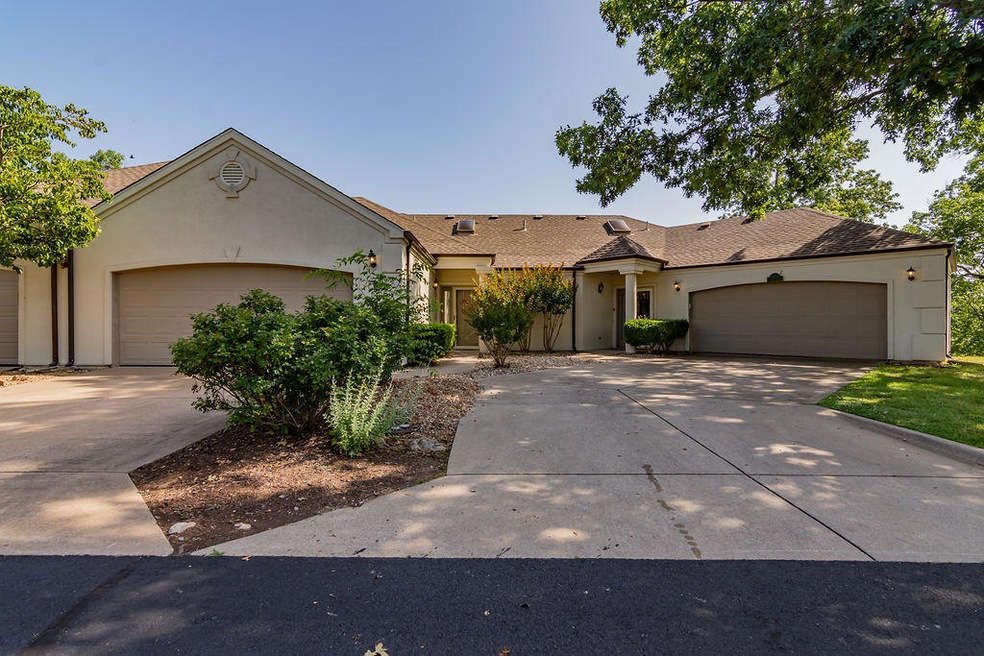 147GrandviewDrBranson-1Exteriors(1)