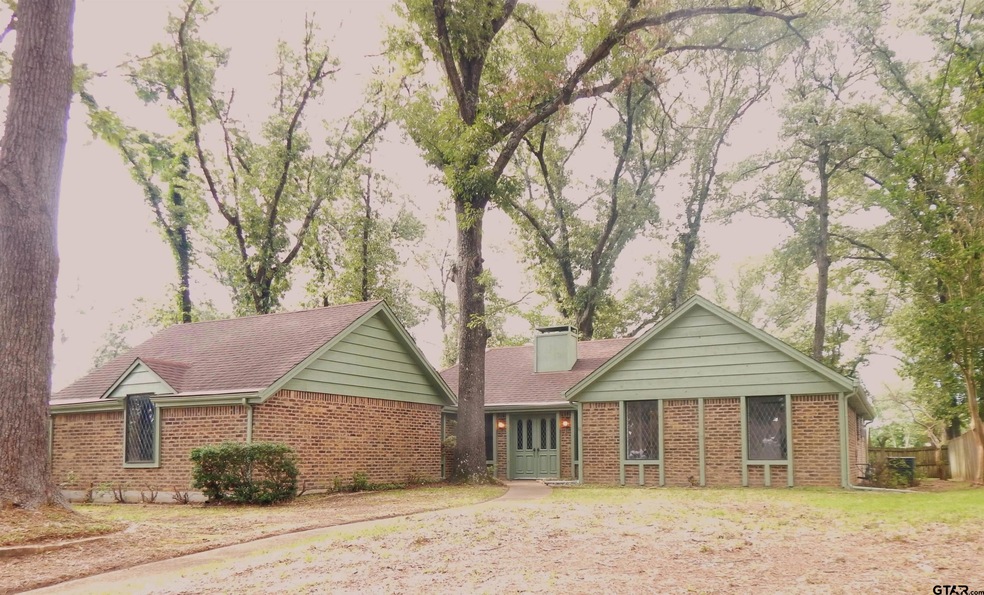 1206 Hampton Ln, Tyler, TX 75701 - photo 1