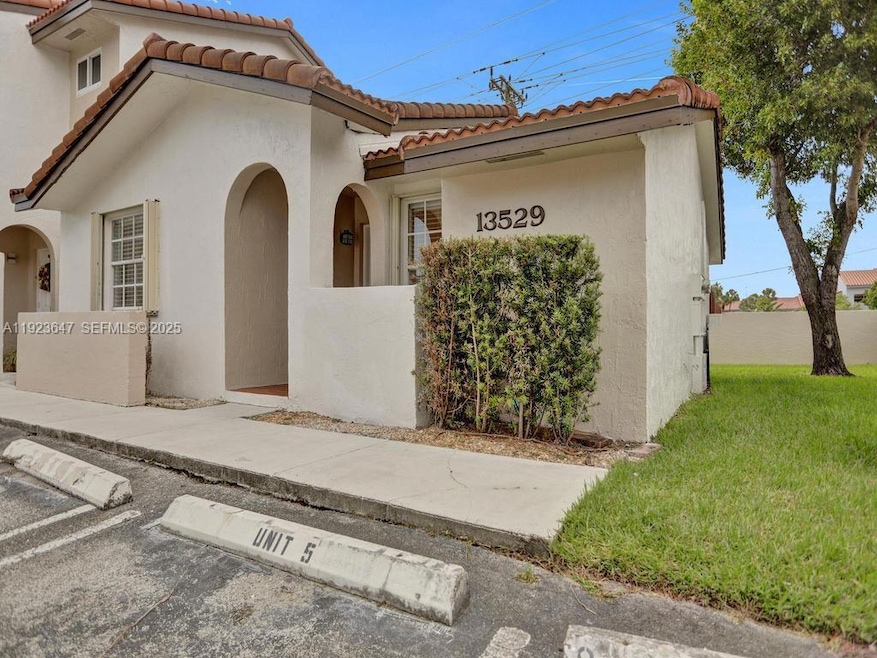 13529 SW 62nd St unit 5, Miami, FL 33183 - photo 1