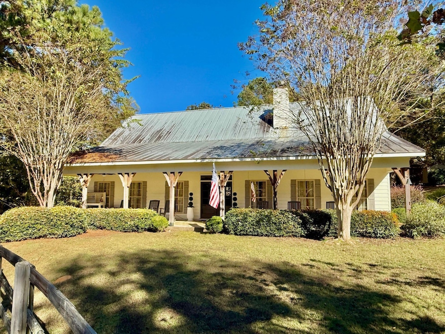 561 Maple Ridge Ln, Calera, AL 35040 - photo 1