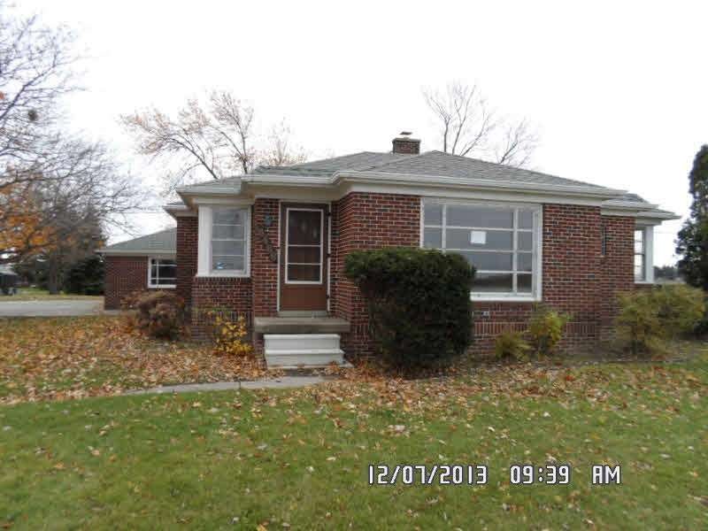 5466 E Holland Rd, Saginaw, MI 48601 - photo 1