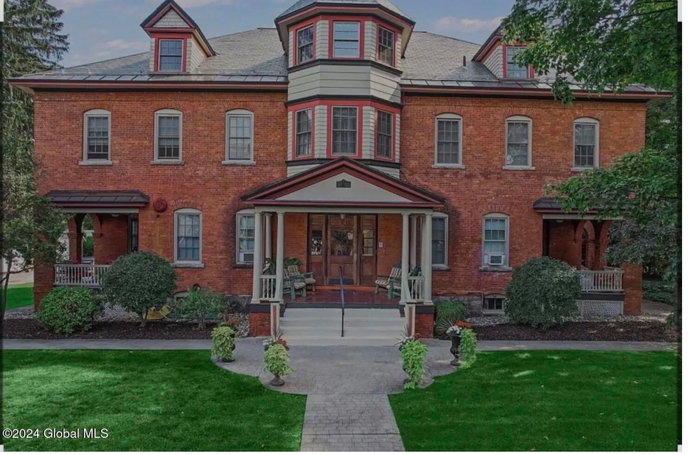 64 Ludlow St unit 105, Saratoga Springs, NY 12866 - photo 1