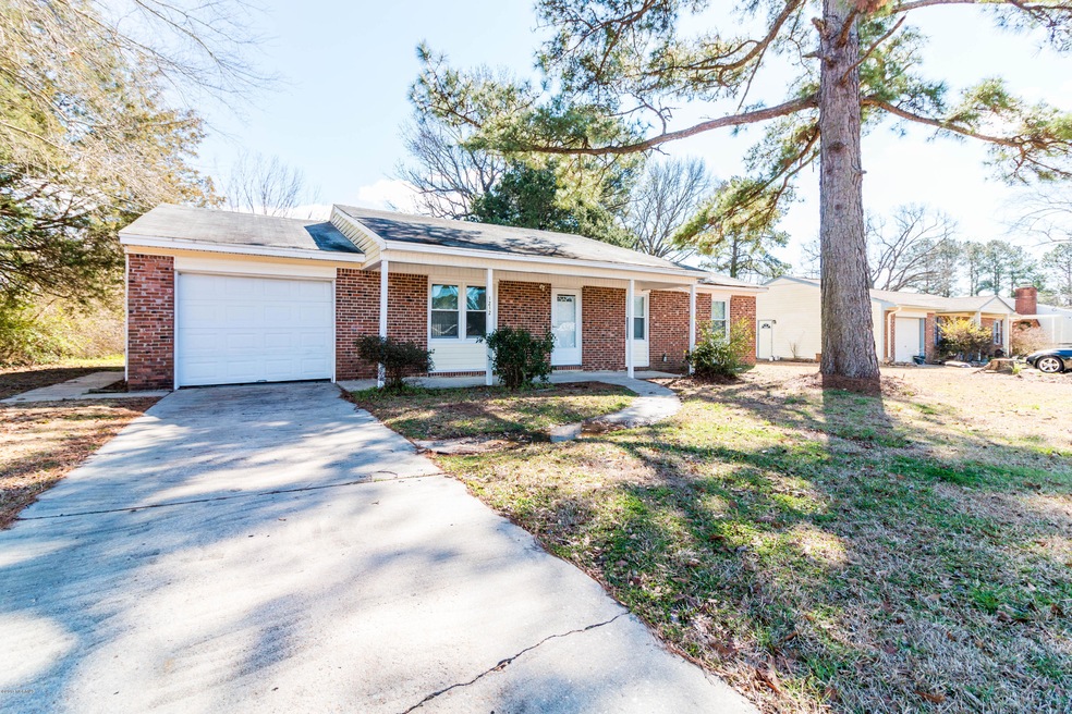 1212 Castle Dr, Jacksonville, NC 28546 - photo 1