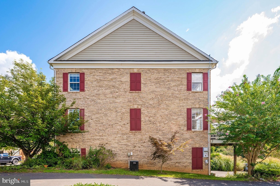 709 Raven Ave, Gaithersburg, MD 20877 - photo 1