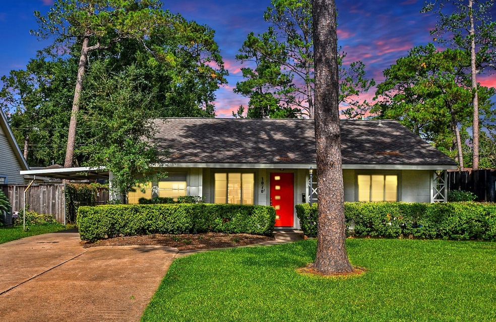 1070 Gardenia Dr, Houston, TX 77018 - photo 1