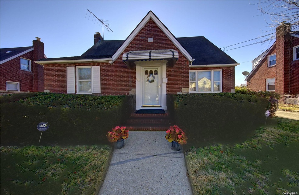 933 Naple Ave unit 2, Franklin Square, NY 11010 - photo 1