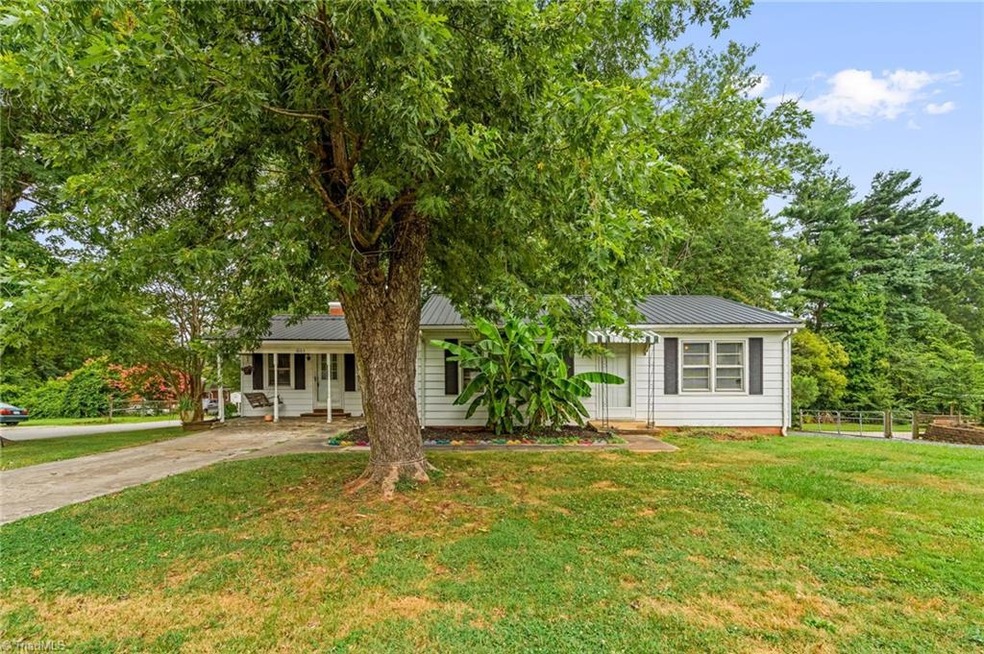 1003 Breeze Hill Rd, Asheboro, NC 27203 - photo 1