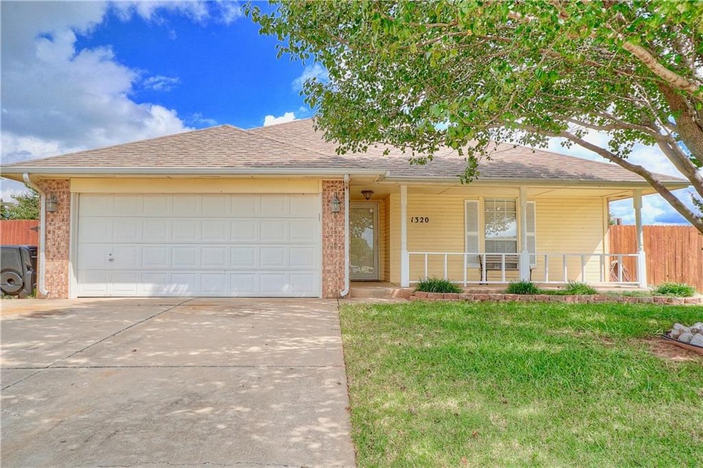 1320 Washington Cir, Moore, OK 73160 - photo 1