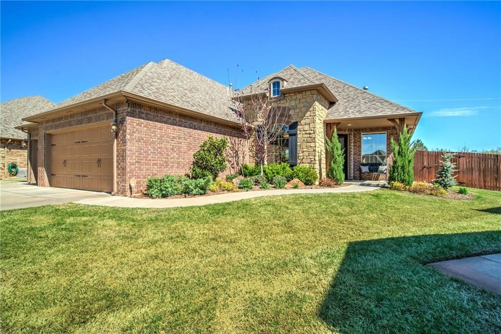 19925 Oakshire Dr, Edmond, OK 73012 - photo 1