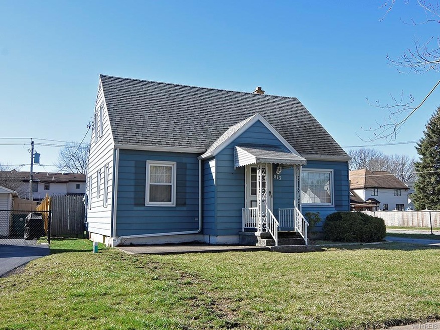 813 Pioneer Dr, North Tonawanda, NY 14120 - photo 1