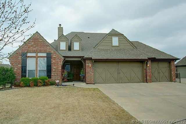 Great house located in cul-de-sac
