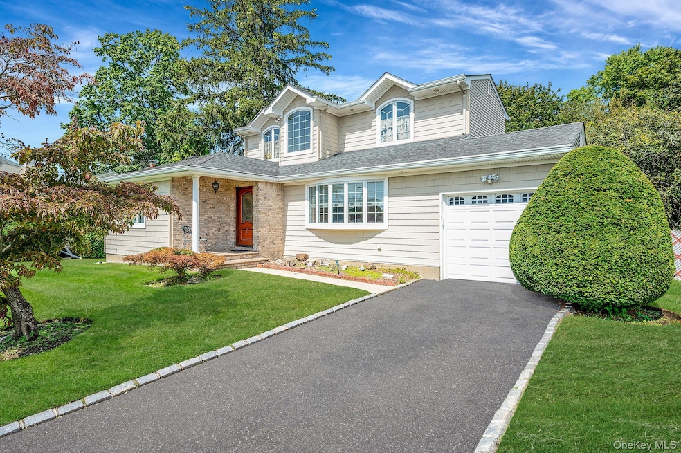 122 Southern Pkwy, Plainview, NY 11803 - photo 1