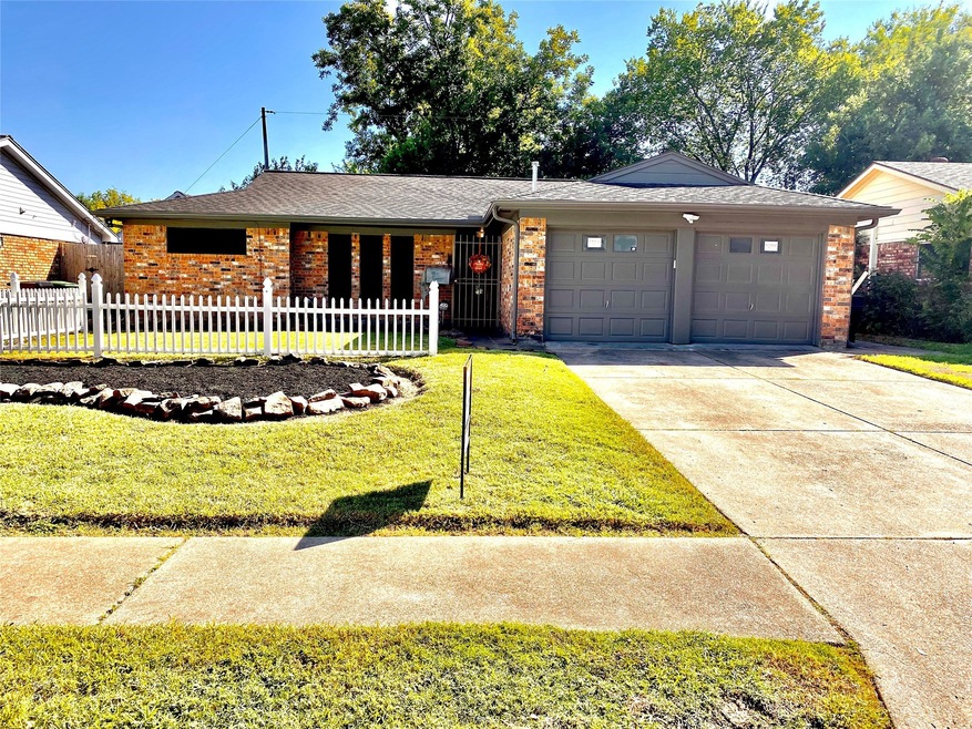 1307 Twin Falls Rd, Houston, TX 77088 - photo 1