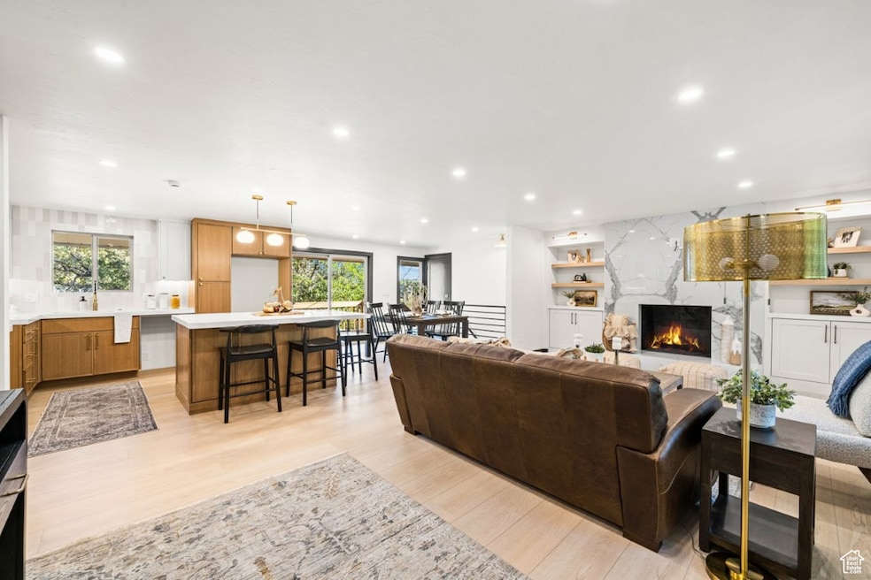 For Sale $869,900 • Co-Listing Agent