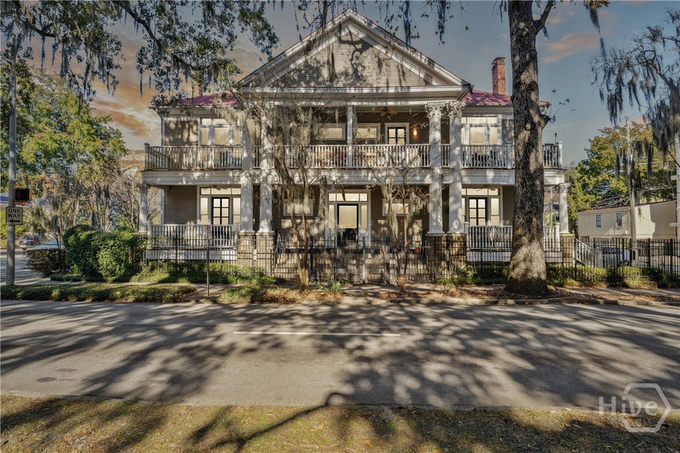 8 W 37th St, Savannah, GA 31401 - photo 1