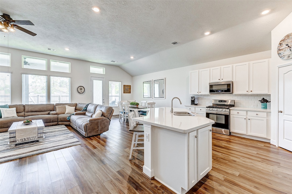 8702 Cimarron Falls Ct, Magnolia, TX 77354 - photo 1