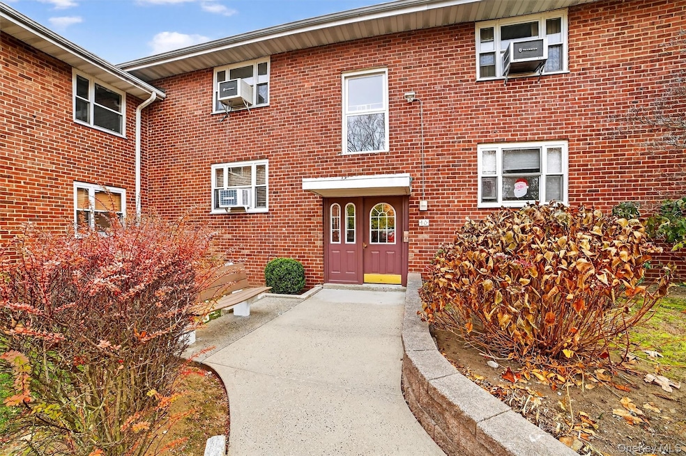 10 Dehaven Dr unit 2D, Yonkers, NY 10703 - photo 1