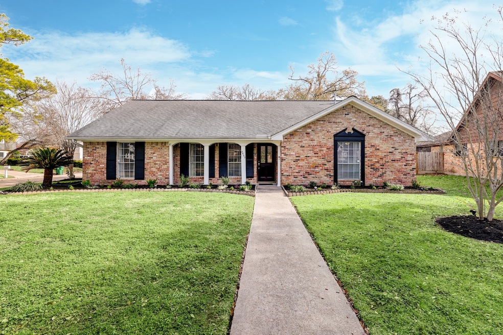 5403 Sheraton Oaks Dr, Houston, TX 77091 - photo 1