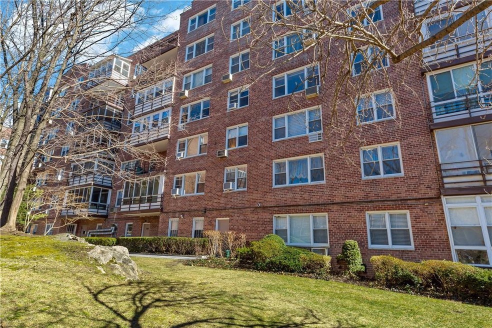 1 Washington Square unit 4D, Larchmont, NY 10538 - photo 1